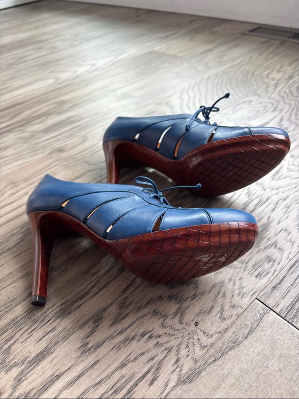 Bottega Veneta Blue Leather Lace-Up Pointed-Toe Heels - Picture 8 of 12
